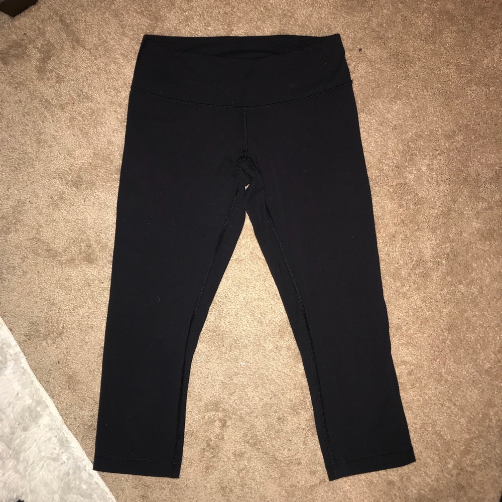 Lululemon size 6 Black cropped leggings